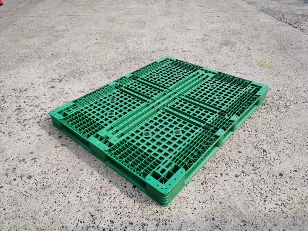 Plastic can pallet 1400x1100mm