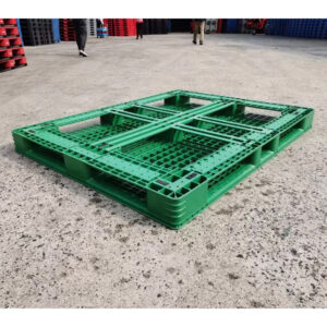 Plastic can pallet 1400x1100mm - underside